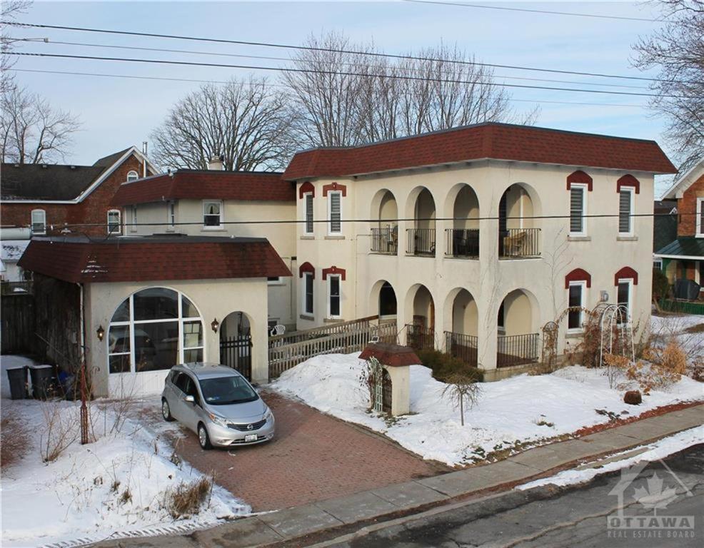 Inn By The Park Morrisburg Exterior photo